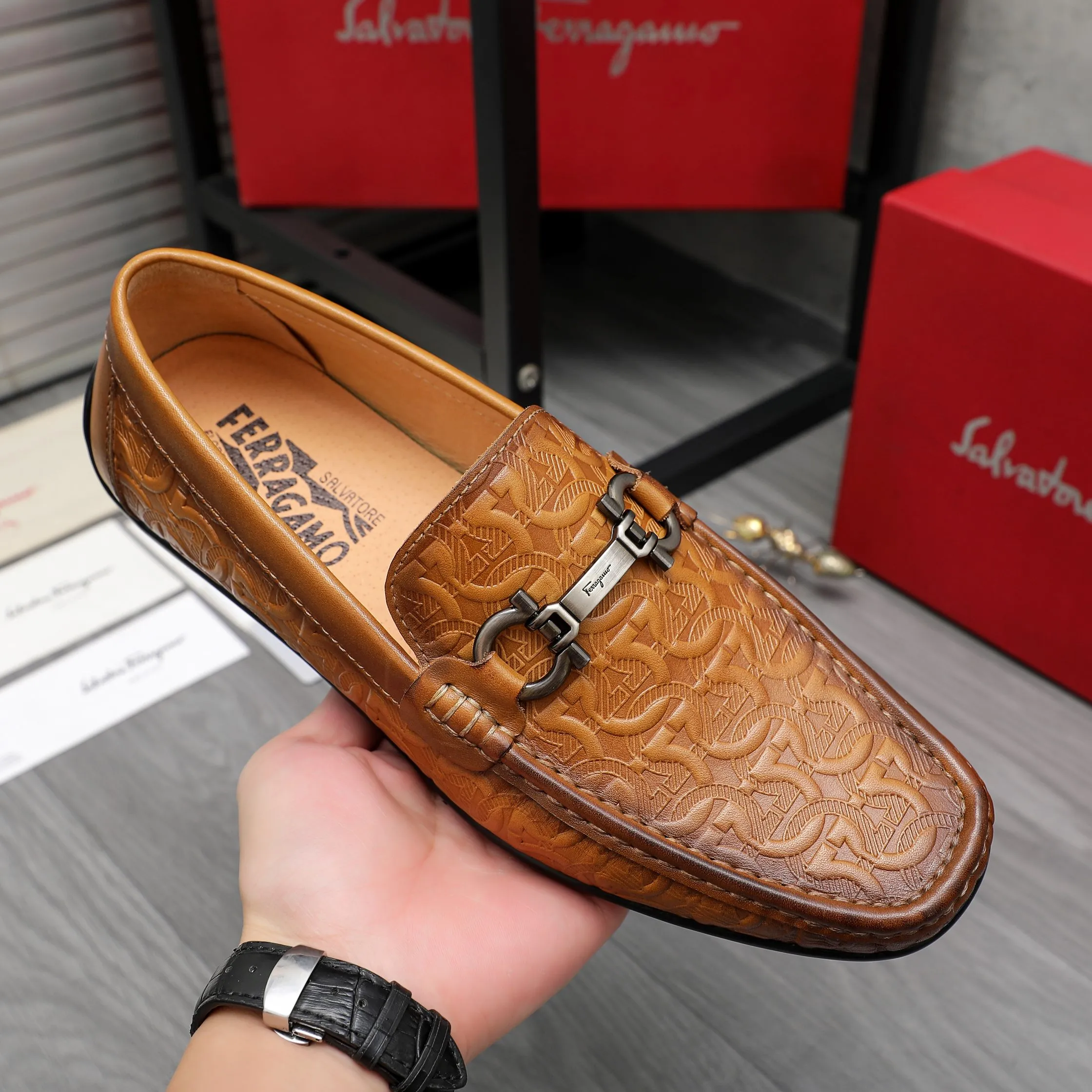 Men's shoes 💰380 Product trademark: Ferragamo "Ferragamo" casual slip-on shoes Regular size: 38-45 (45. Customized, non-returnable) Product materials: Selected embossed cowhide upper, pigskin lining, rubber non-slip outsole